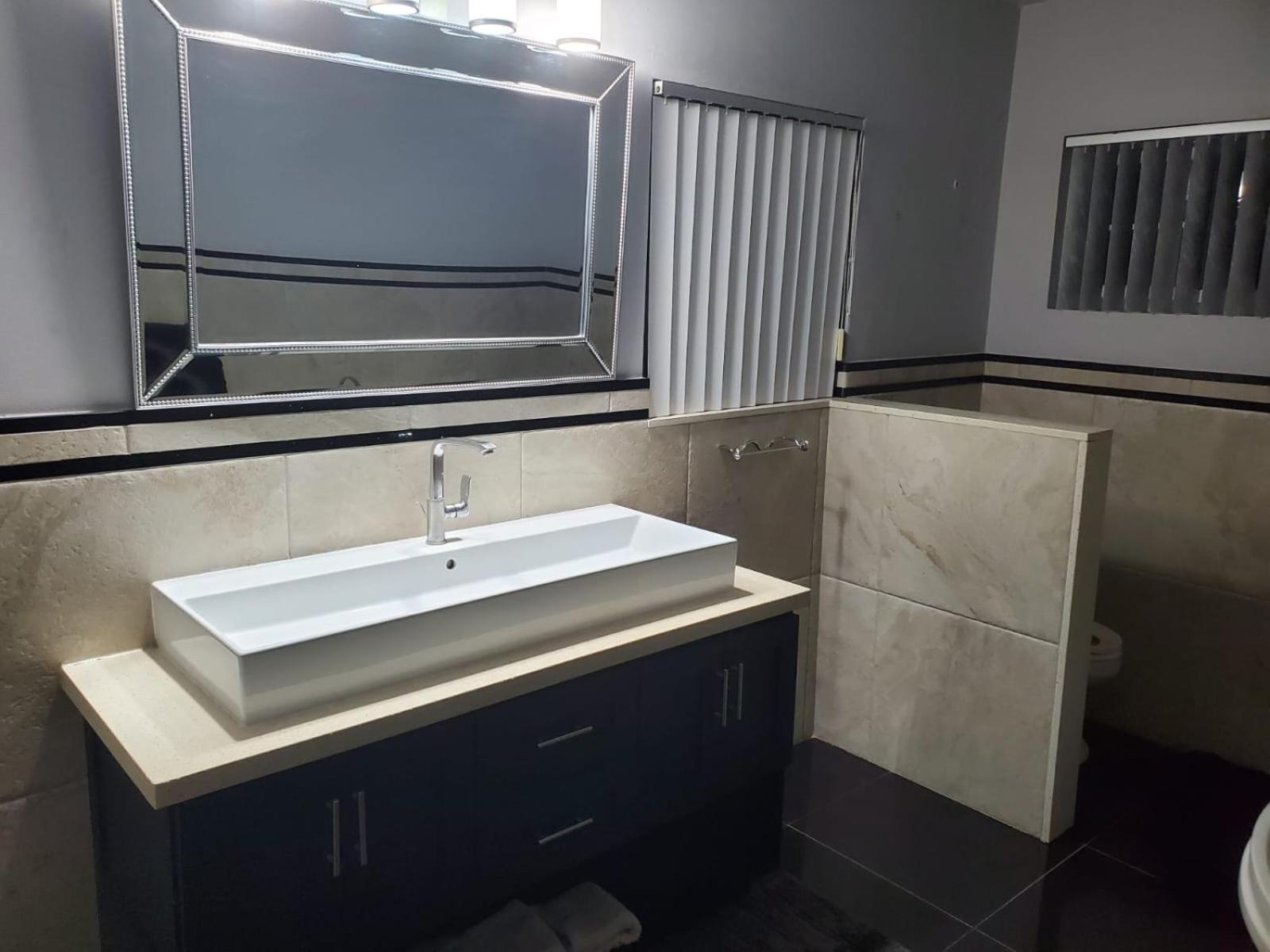 The Palms- Caribbean Estates -10 Minutes From The Beach- Gated Community Portmore Bagian luar foto