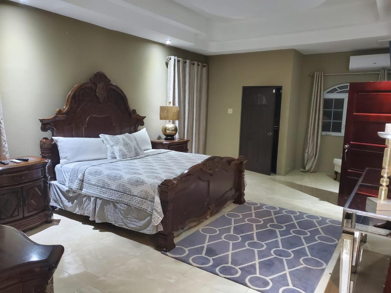The Palms- Caribbean Estates -10 Minutes From The Beach- Gated Community Portmore Bagian luar foto