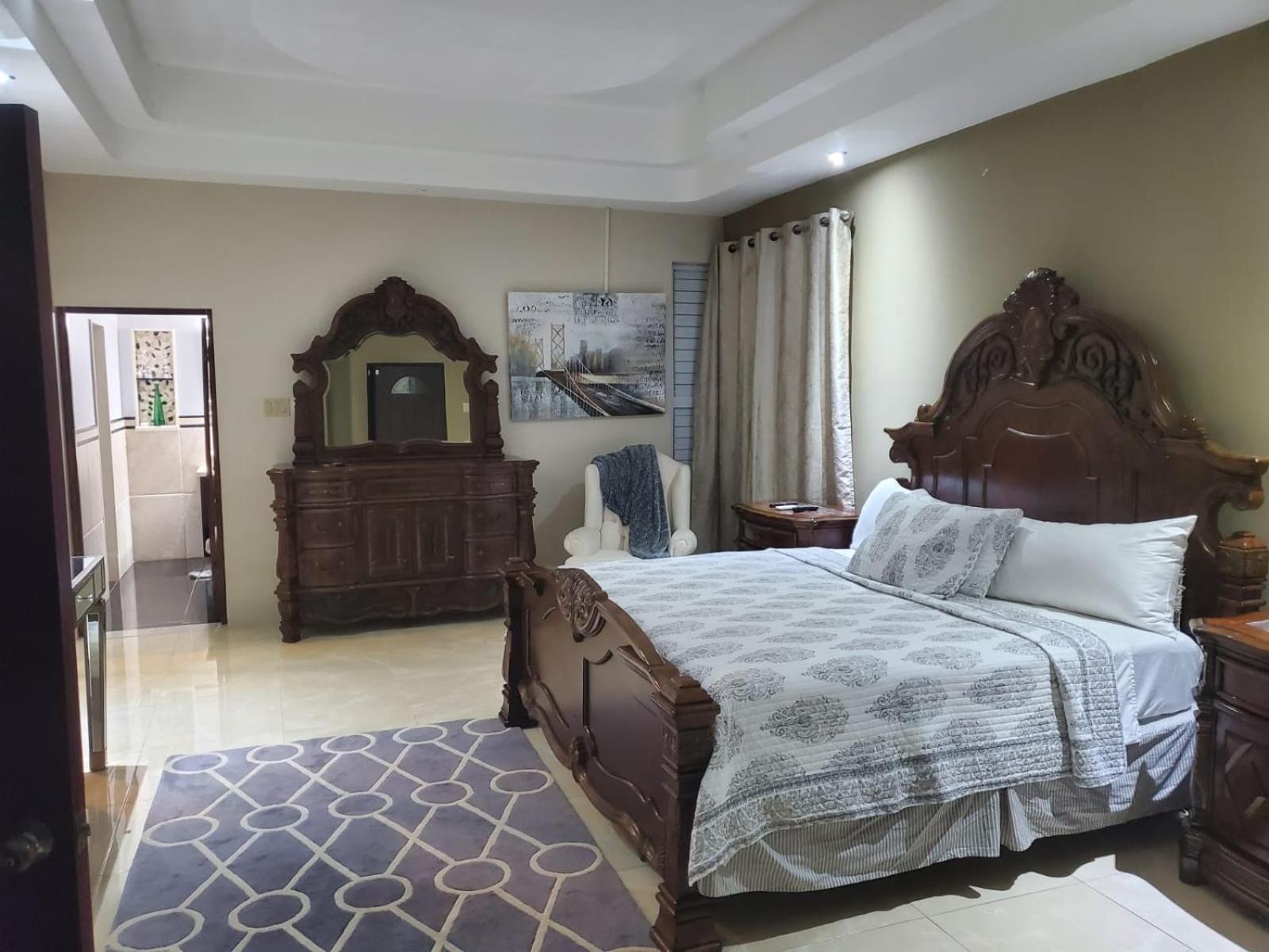 The Palms- Caribbean Estates -10 Minutes From The Beach- Gated Community Portmore Bagian luar foto